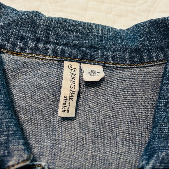 St. John's Bay Women's Blue Denim Jacket - Picture 3 of 6